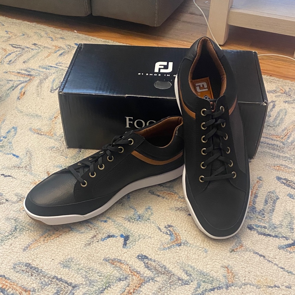 FootJoy Black golf shoes with Brown Accents